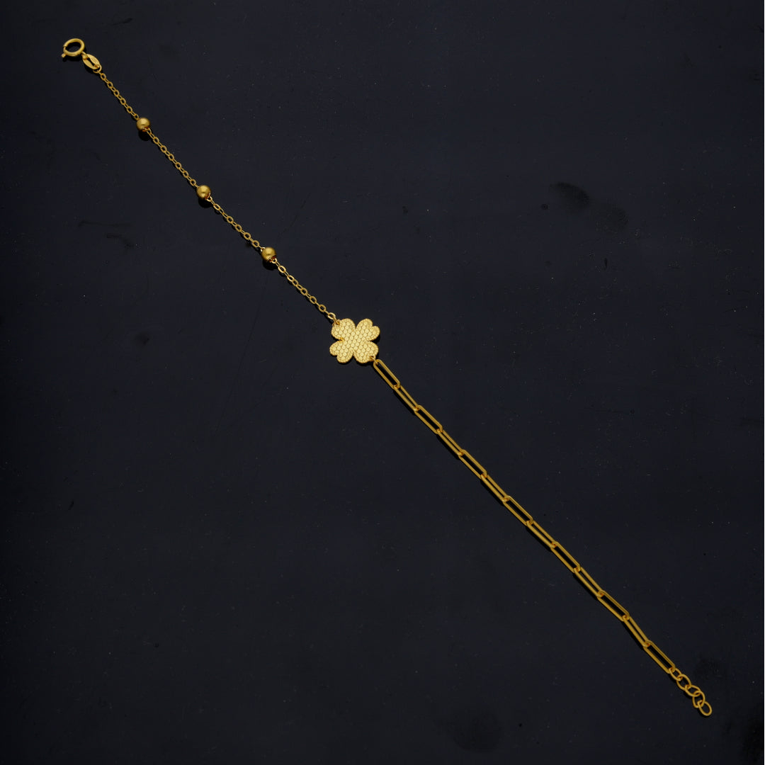 <tc>سوار ذهبي عيار ٢١ بتصميم ورقة برسيم – FKJBRL21KM12139</tc>