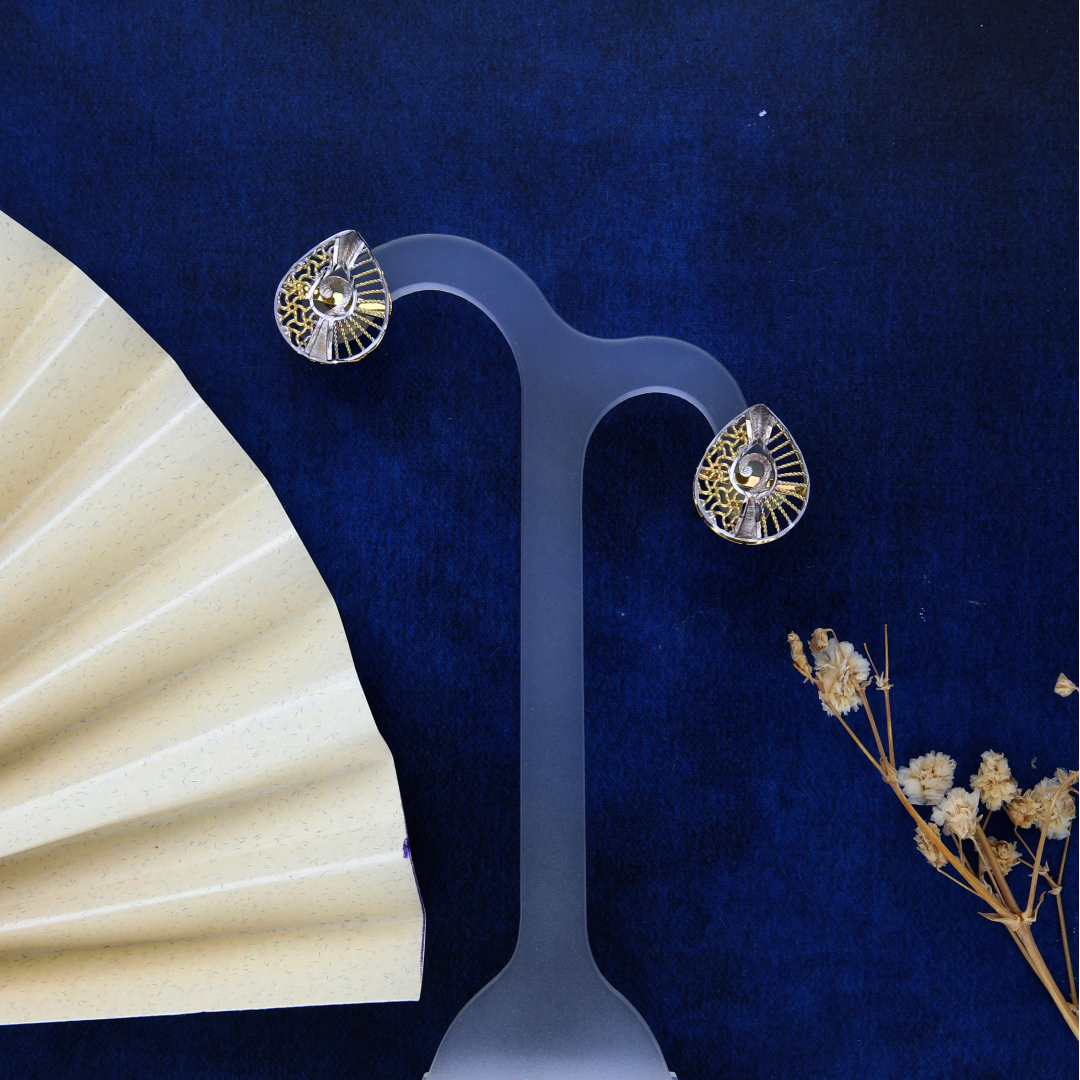 Gold Drop Shaped Design Clip Earrings 18KT - FKJERN18K8941