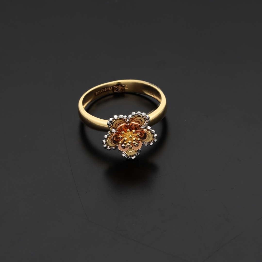 Gold Stud Flower Shaped Ring 18KT - FKJRN18K9224