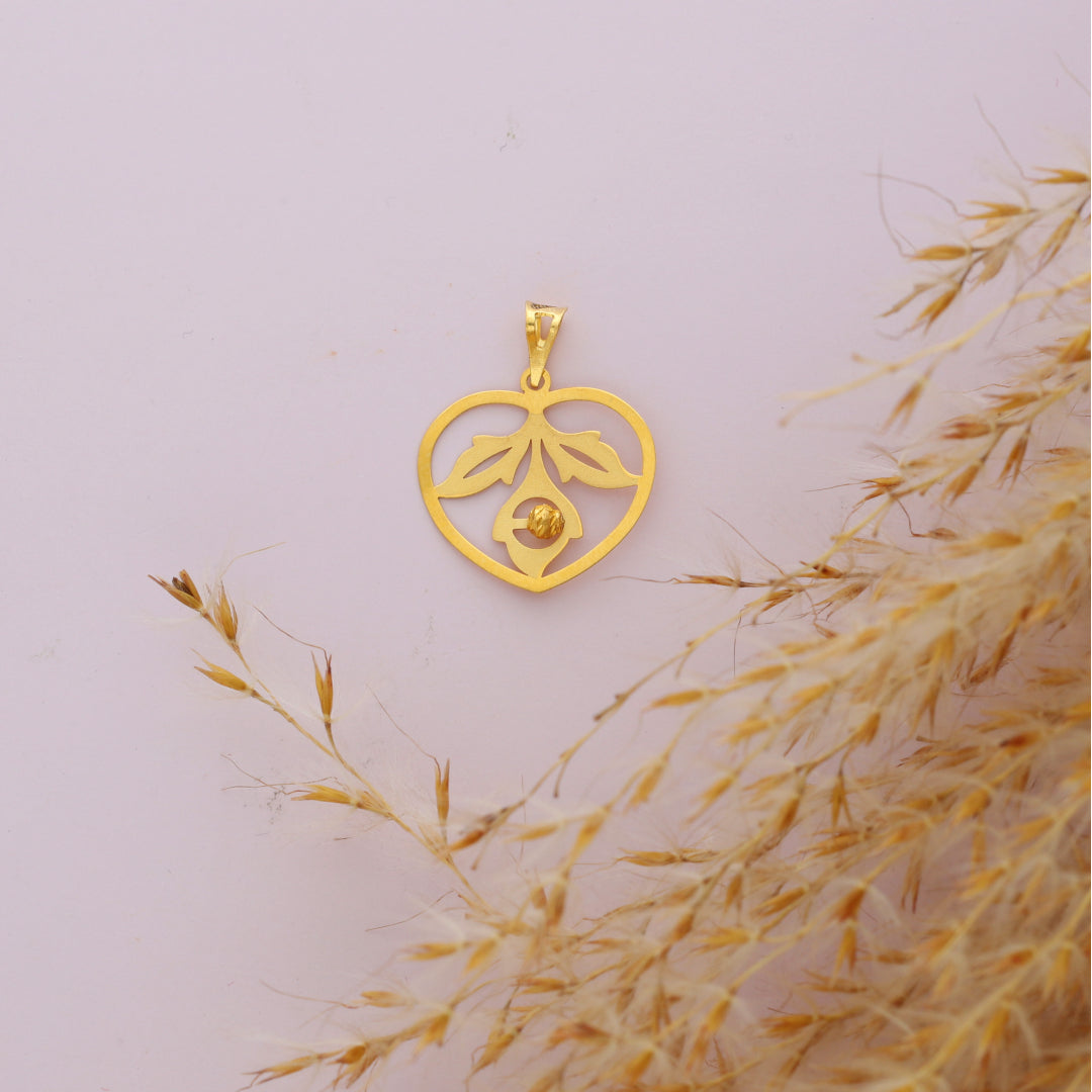 Gold Intricate Heart Shaped Pendant 21KT - FKJPND21KM9821