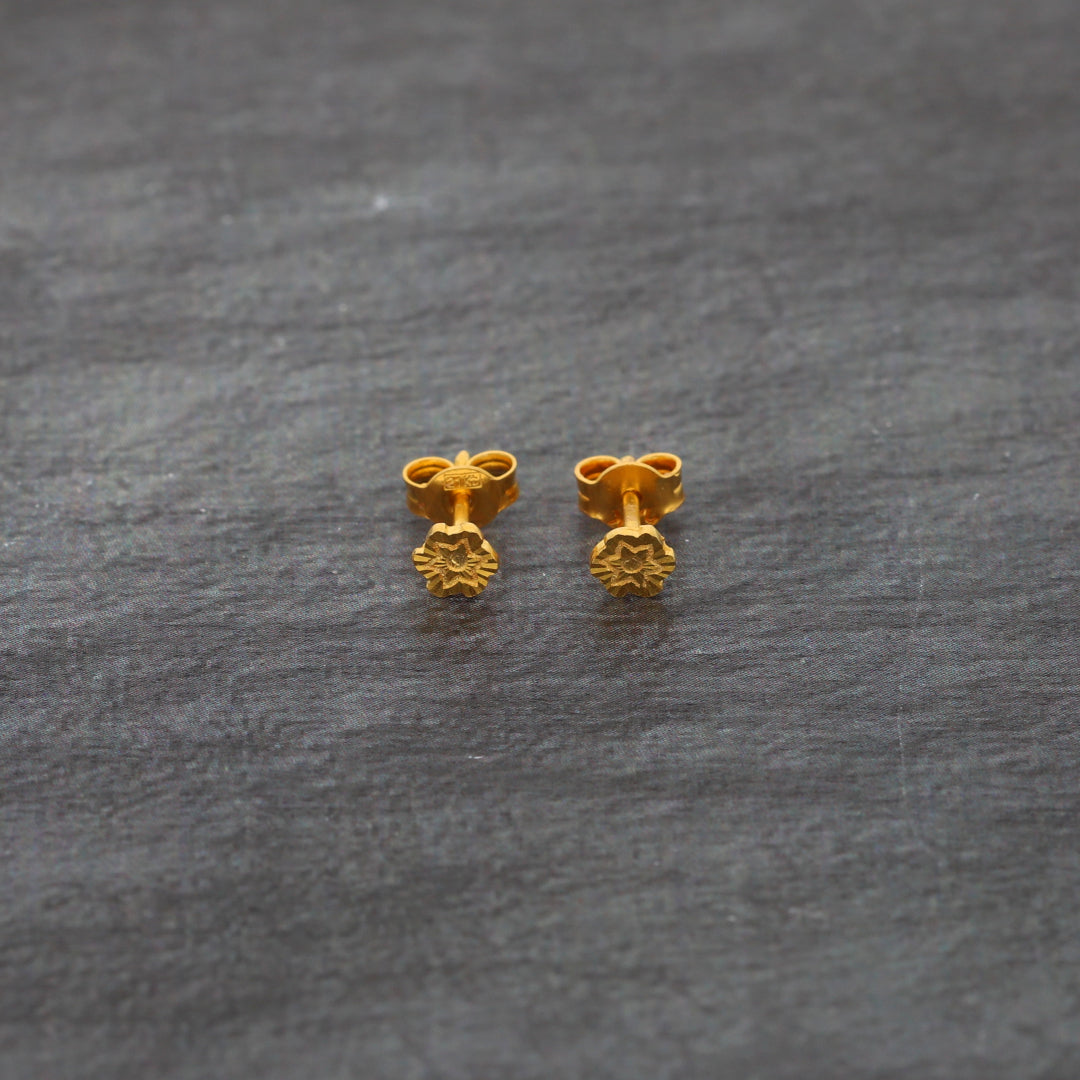 Gold Star Shaped Earrings 21KT - FKJERN21KM10034