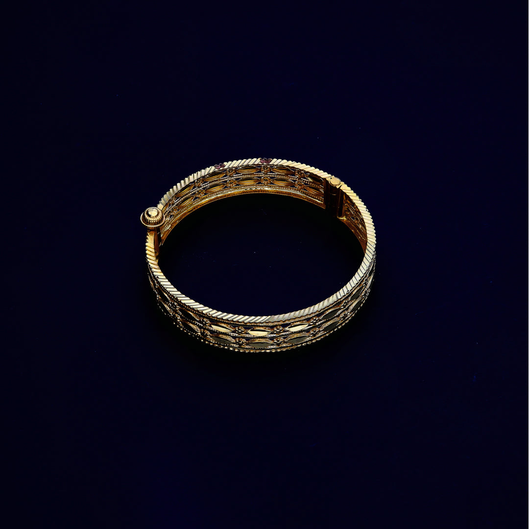 Gold Designer Baby Bangle 21KT - FKJBNG21KM10130