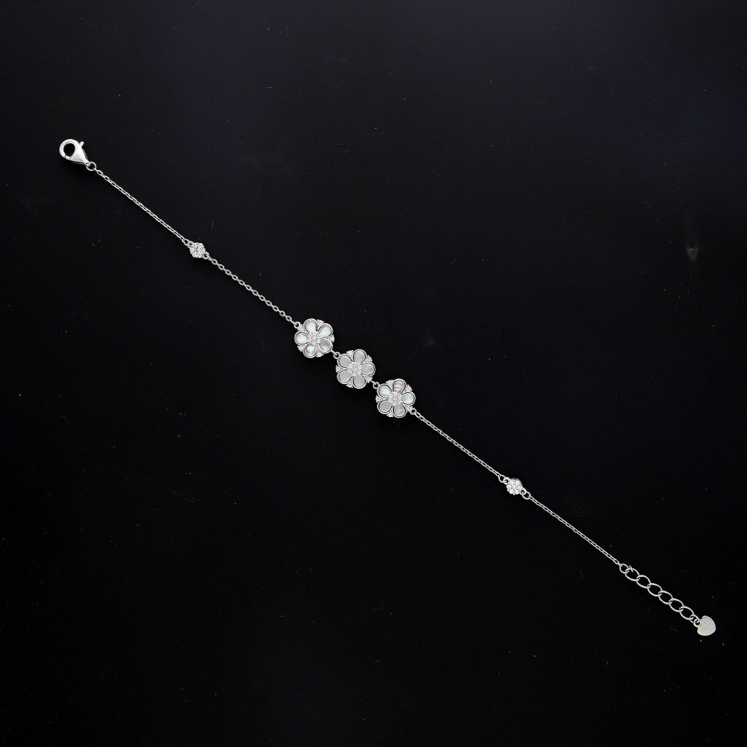 Sterling Silver 925 White Flower Charm Bracelet - FKJBRLSL10572