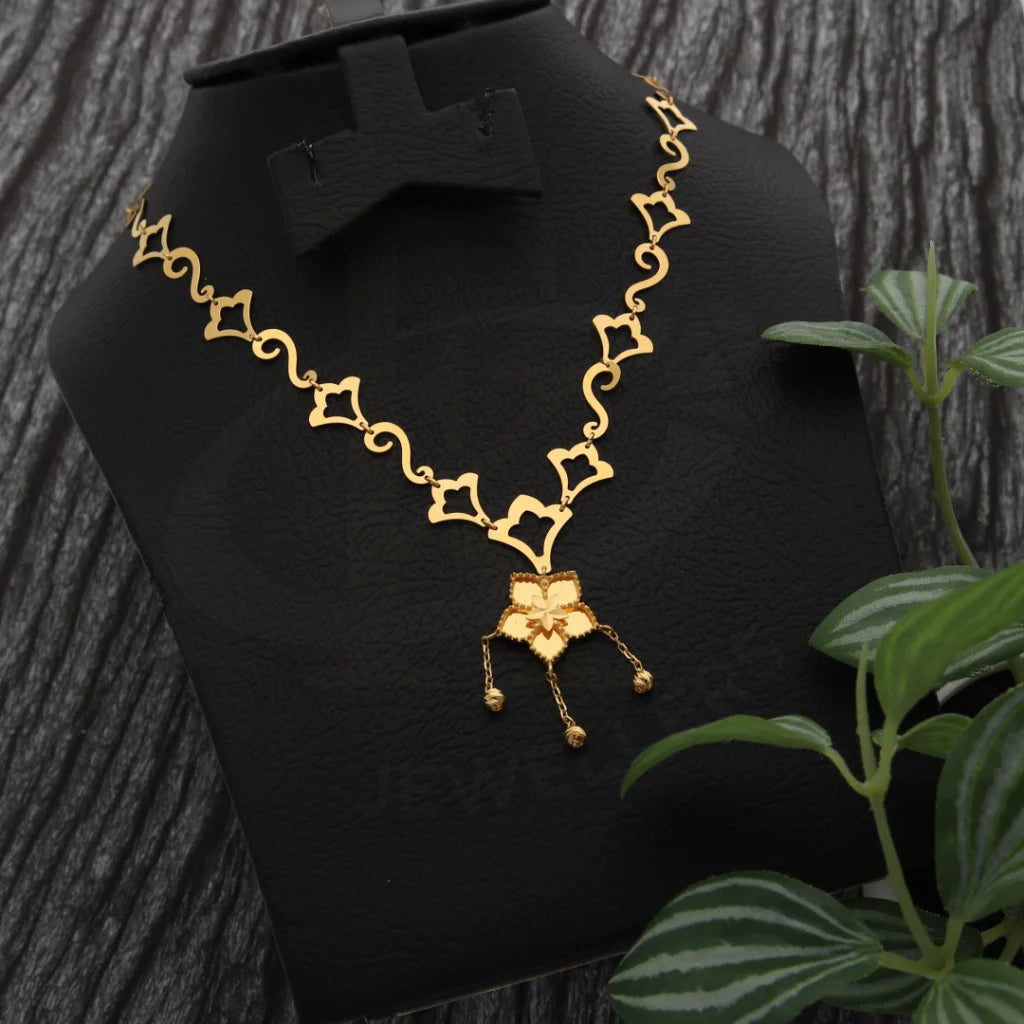 Gold Flower Shaped Necklace 21Kt - Fkjnkl21K7739 Necklaces