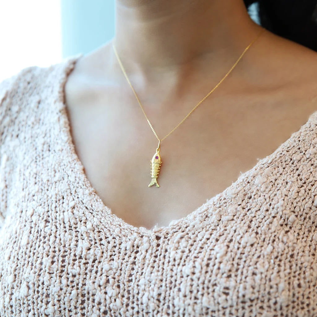 Gold Necklace (Chain With Red Eye Fish Pendant) 21Kt - Fkjnkl21Km7945 Necklaces