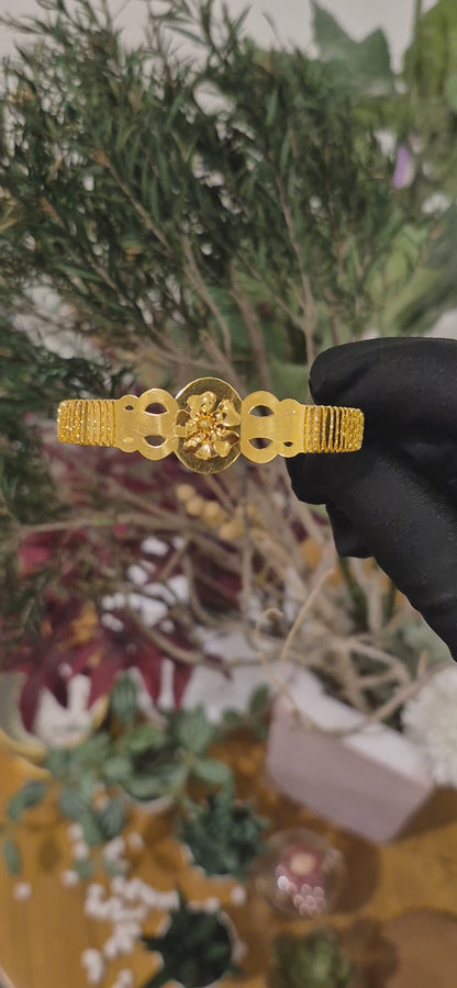 Gold Heritage Flower Bangle 21KT - FKJBNG21KM11215