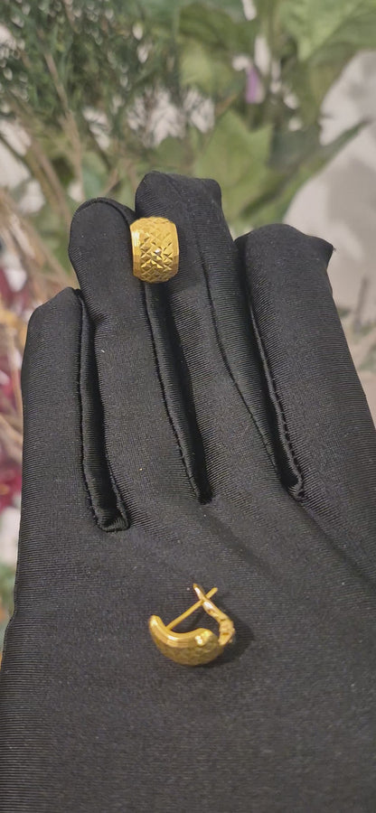 Gold Chic Textured Earrings 21KT - FKJERN21KM11432