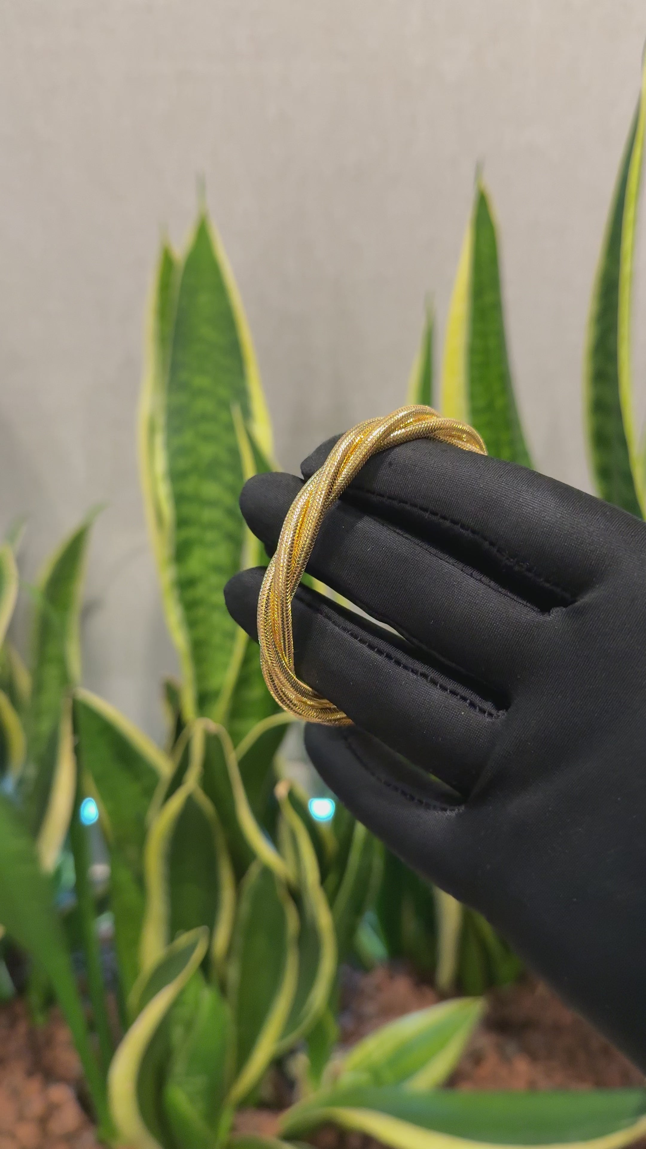 Gold Intertwined Baby Bangle 21KT - FKJBNG21KM10106