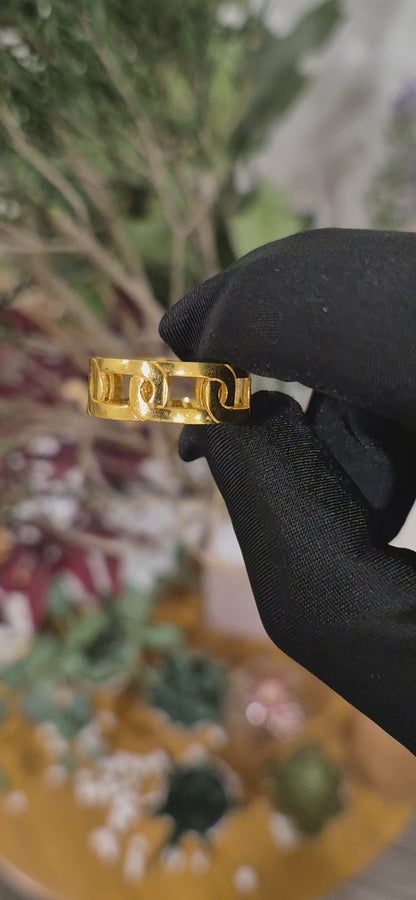 Gold Interlocking Chain Ring 21KT - FKJRN21KM11134