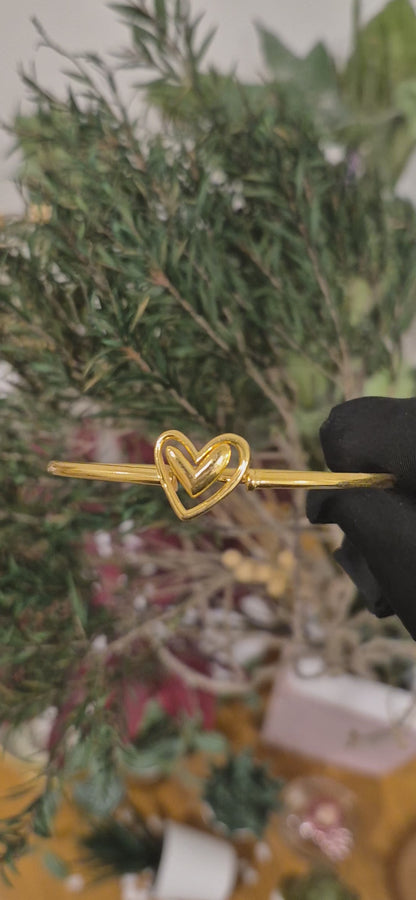 Gold Contemporary Heart Bangle 21KT - FKJBNG21KM11306