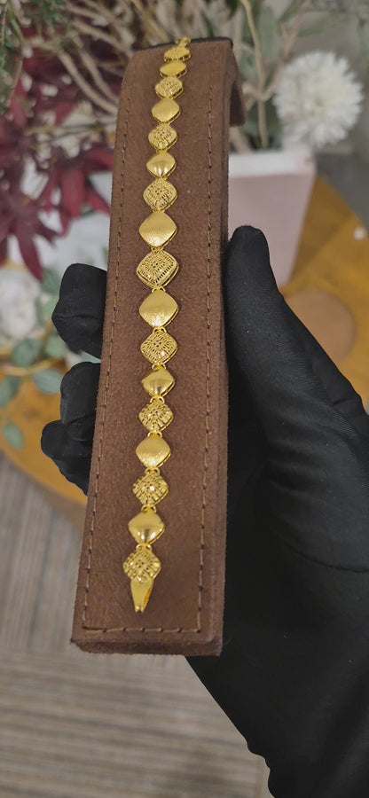 Gold Pattern Link Bracelet 21KT - FKJBRL21KM11570