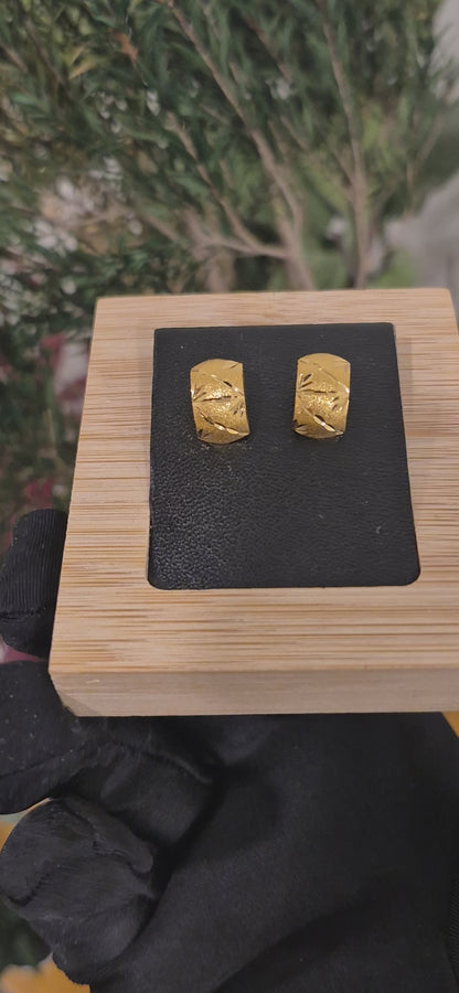 Gold Simple Earrings 21KT - FKJERN21KM11402