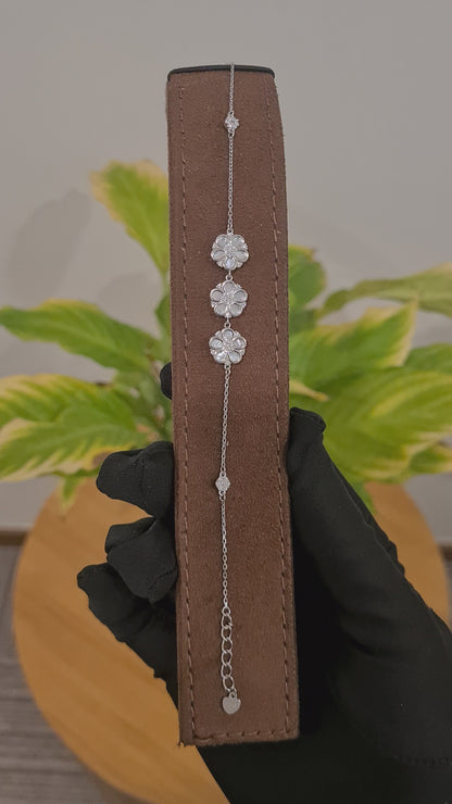 Sterling Silver 925 White Flower Charm Bracelet - FKJBRLSL10572