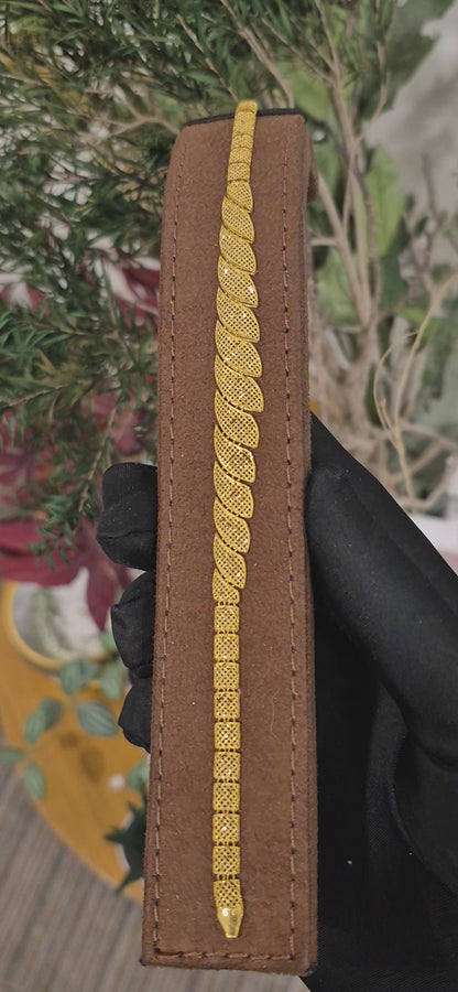 Gold Textured Leaf Link Bracelet 21KT - FKJBRL21KM11554
