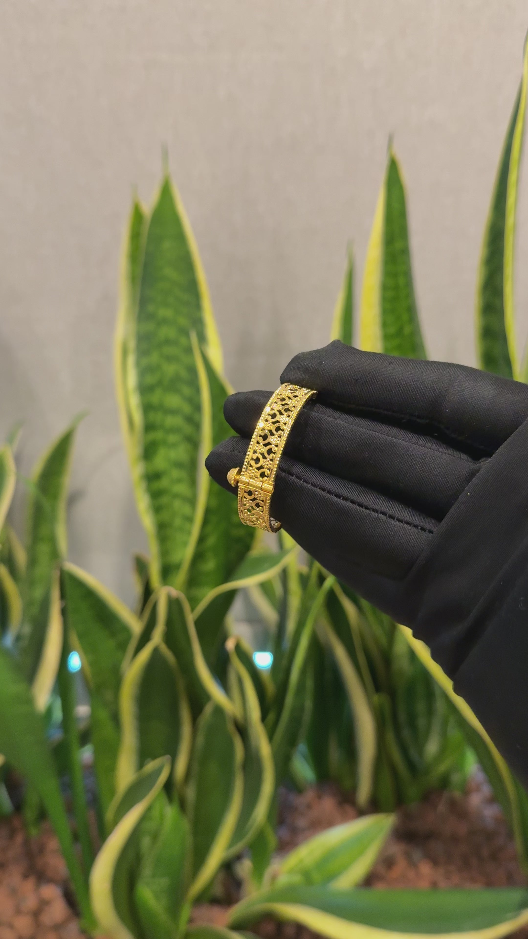 Gold Baby Bangle 21KT - FKJBNG21KM10128