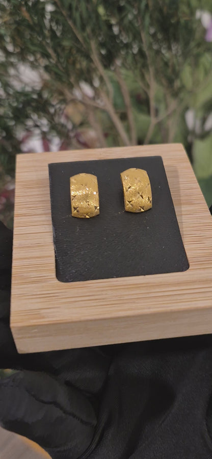 Gold Textured Star Pattern Earrings 21KT - FKJERN21KM11430