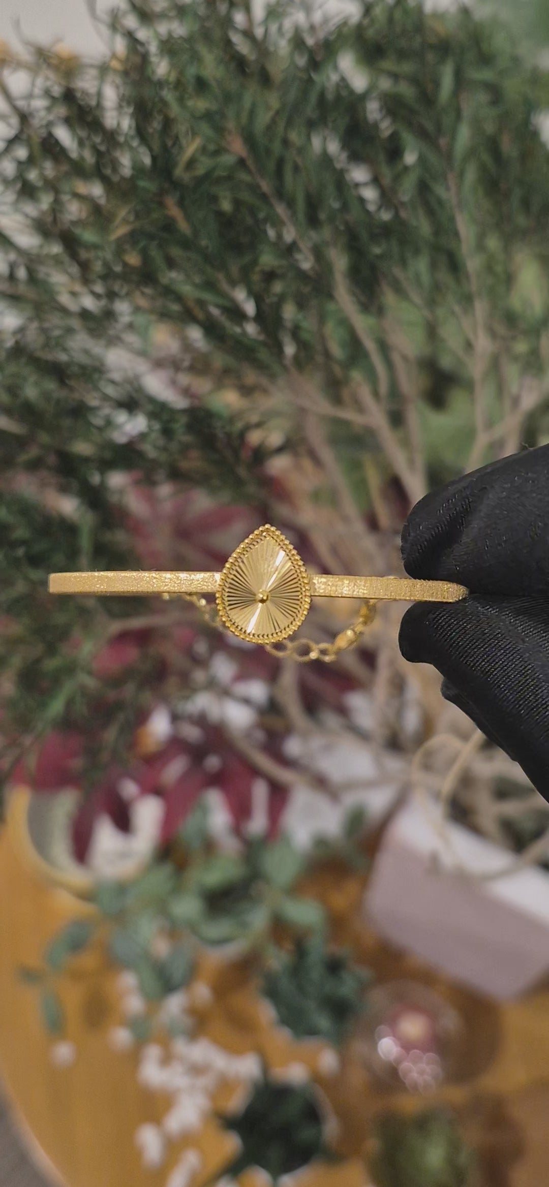 Gold Modern Drop Bangle 21KT - FKJBNG21KM11214