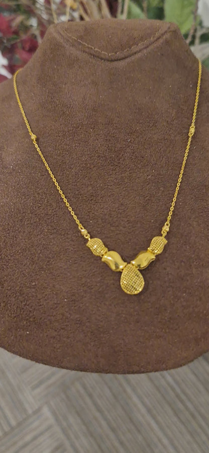 Gold Lattice Teardrop Necklace 21KT - FKJNKL21KM11601